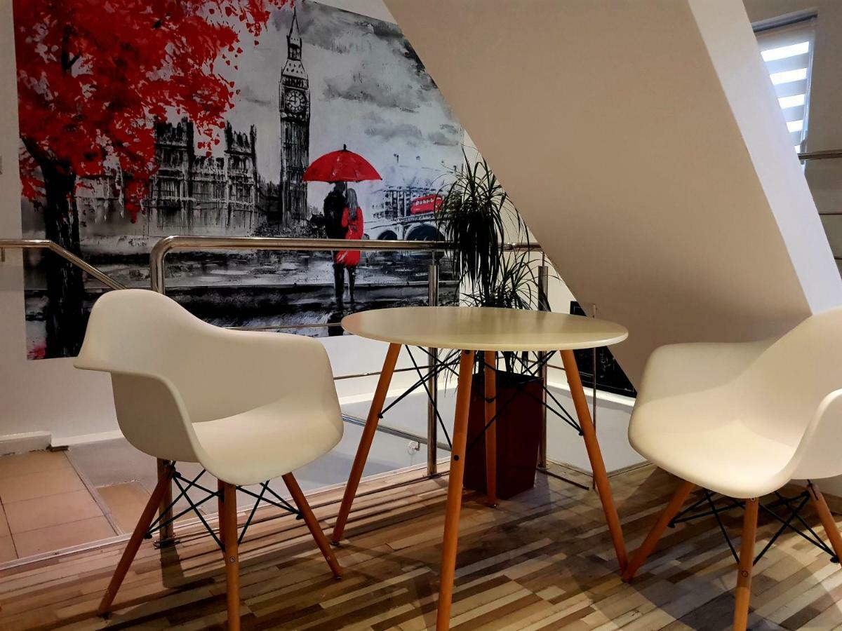 Art Boutique Central Târgu Jiu Exteriör bild