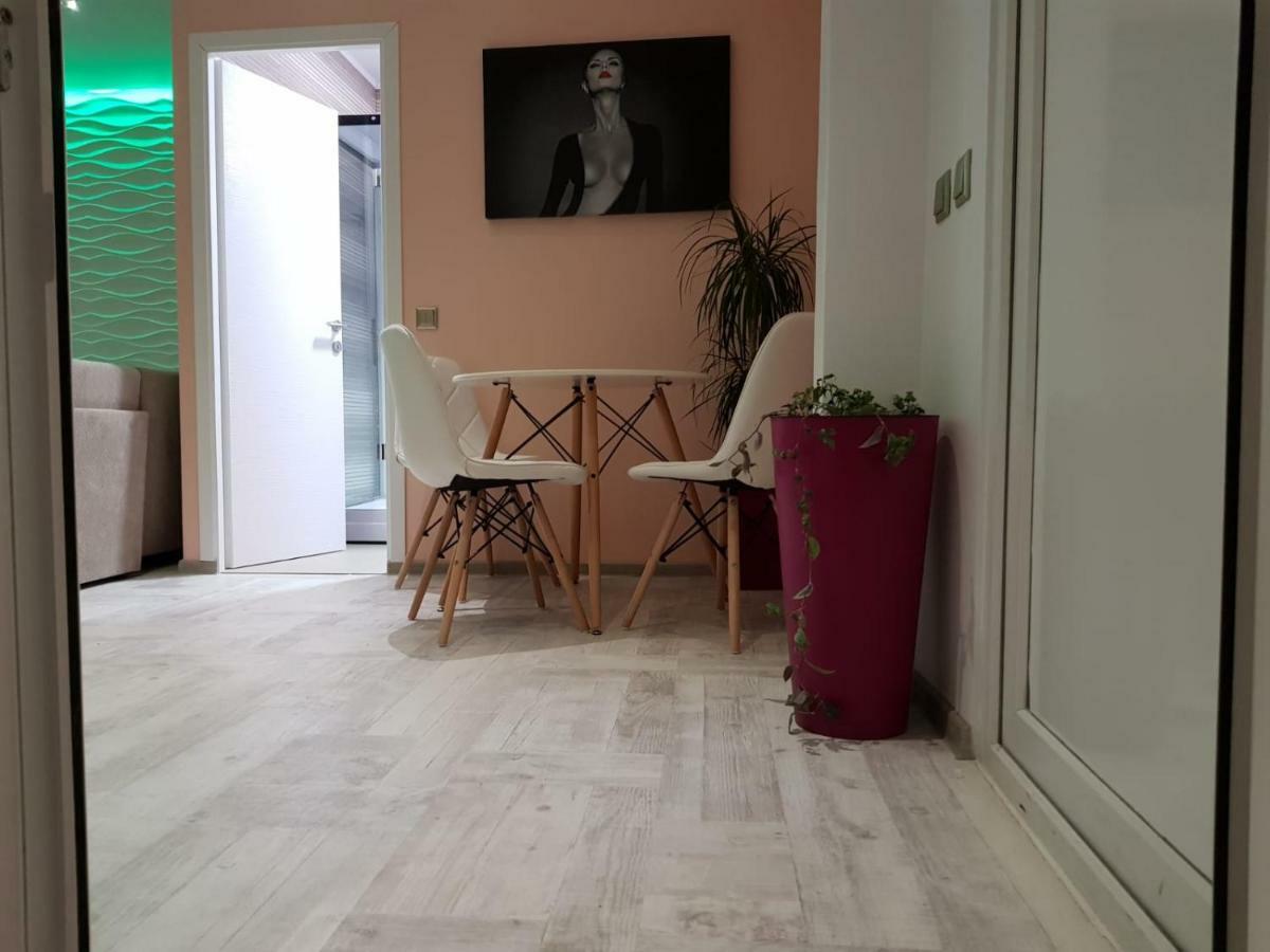 Art Boutique Central Târgu Jiu Exteriör bild